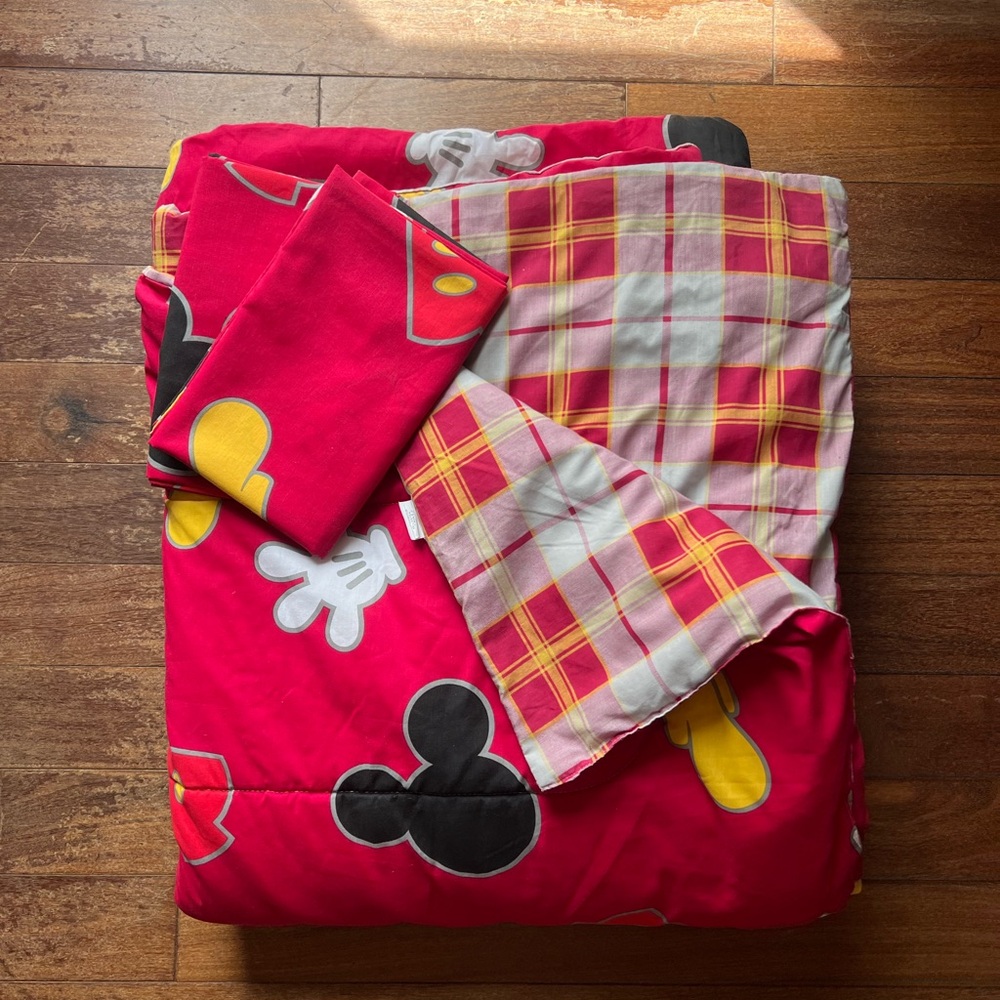 Mickey Mouse Comforter + 2 Pillowcases